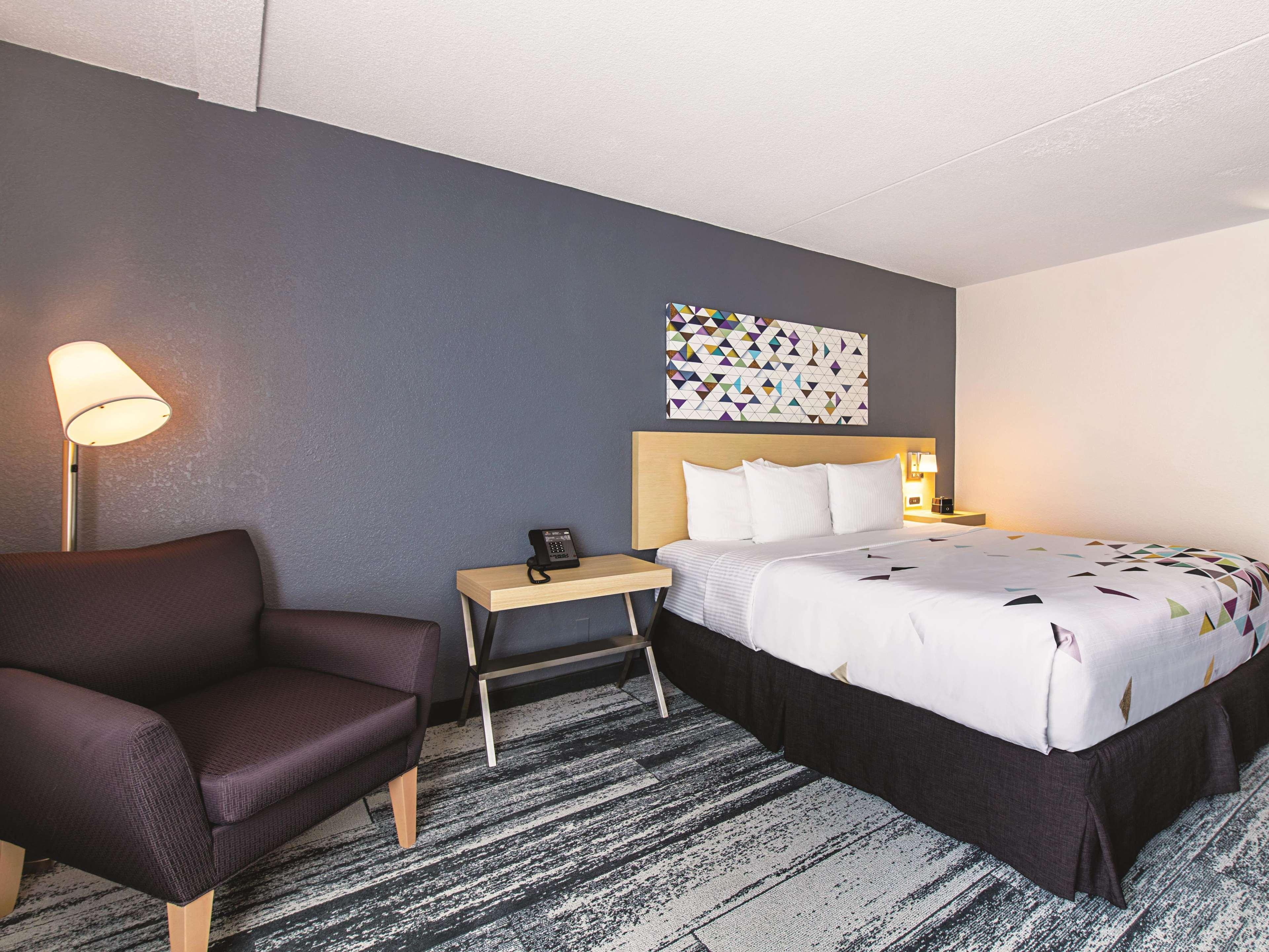 Hotel Baymont By Wyndham White Plains - Elmsford Exterior foto
