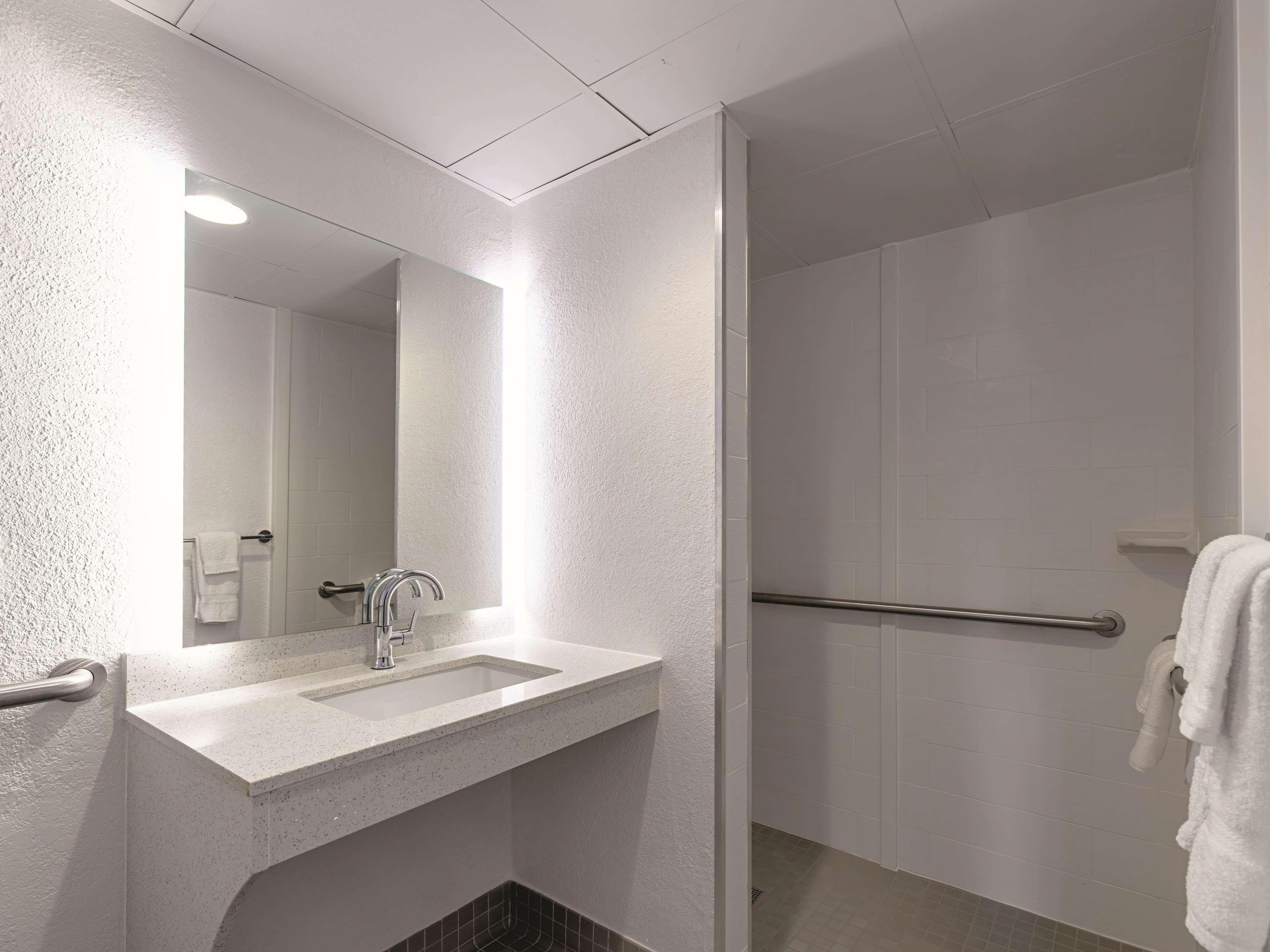 Hotel Baymont By Wyndham White Plains - Elmsford Exterior foto