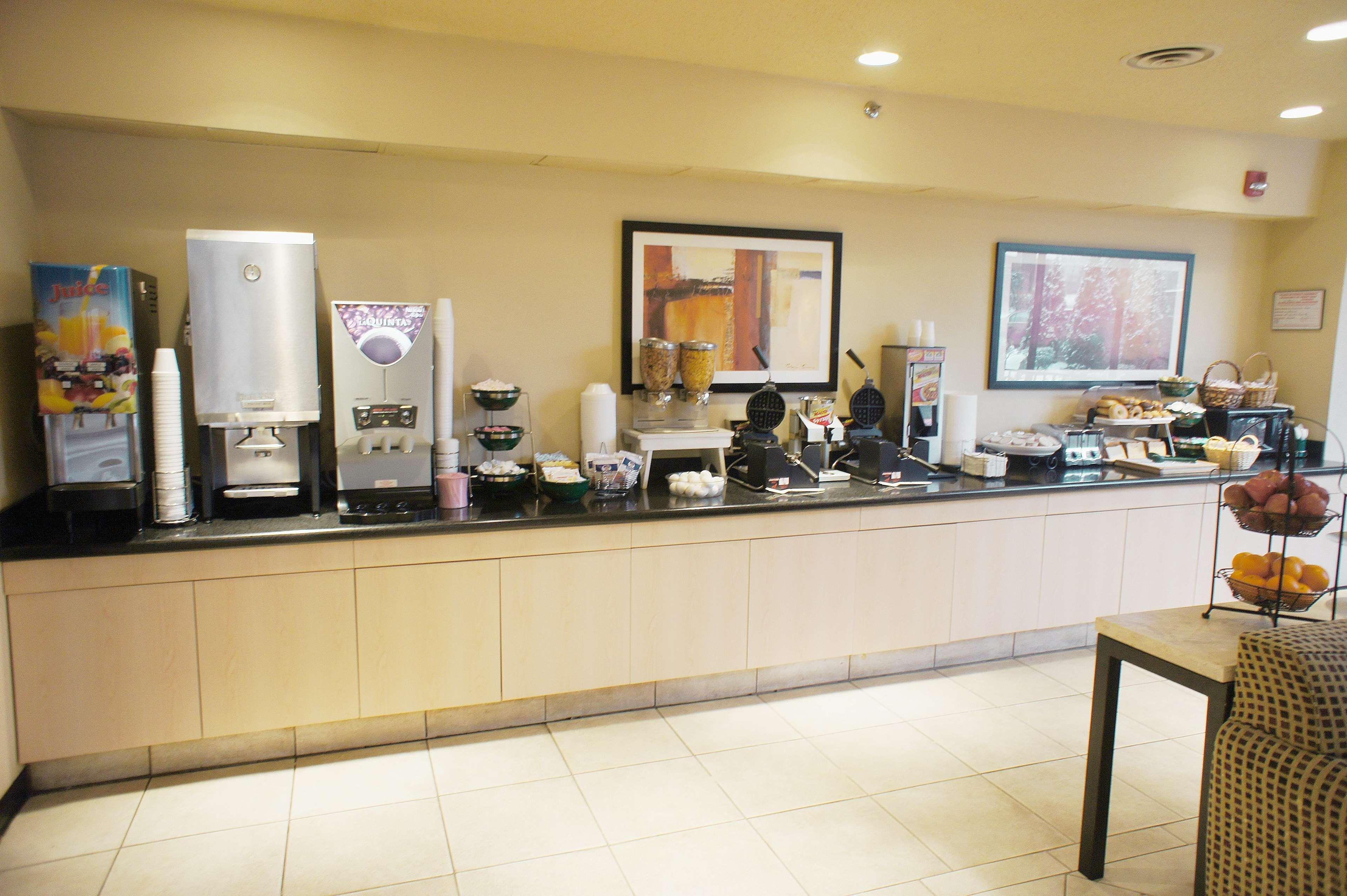 Hotel Baymont By Wyndham White Plains - Elmsford Exterior foto