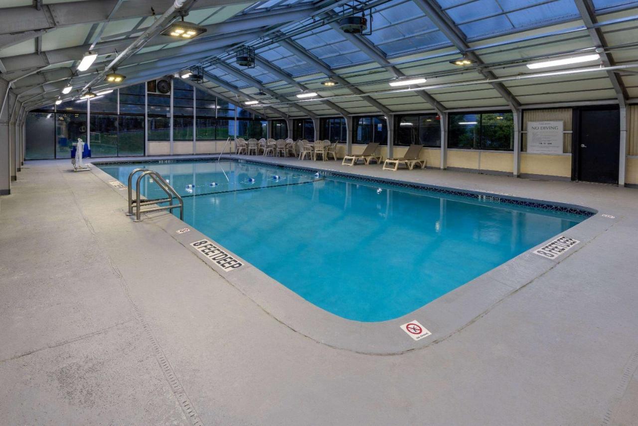 Hotel Baymont By Wyndham White Plains - Elmsford Exterior foto
