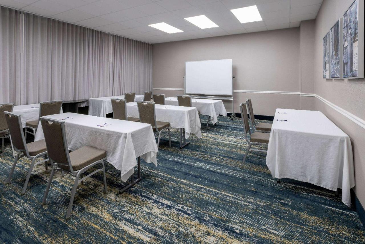 Hotel Baymont By Wyndham White Plains - Elmsford Exterior foto