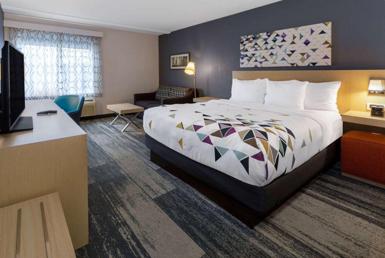 Hotel Baymont By Wyndham White Plains - Elmsford Exterior foto