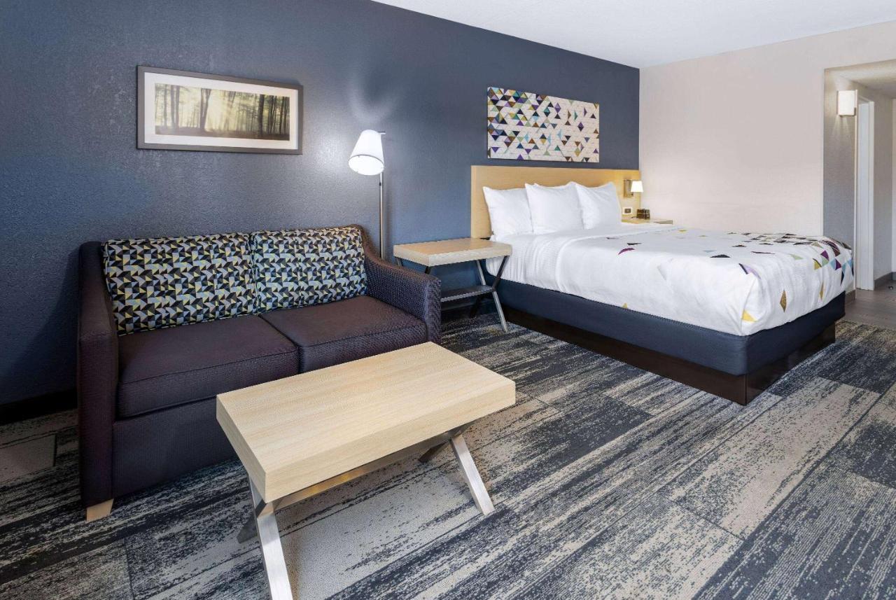 Hotel Baymont By Wyndham White Plains - Elmsford Exterior foto