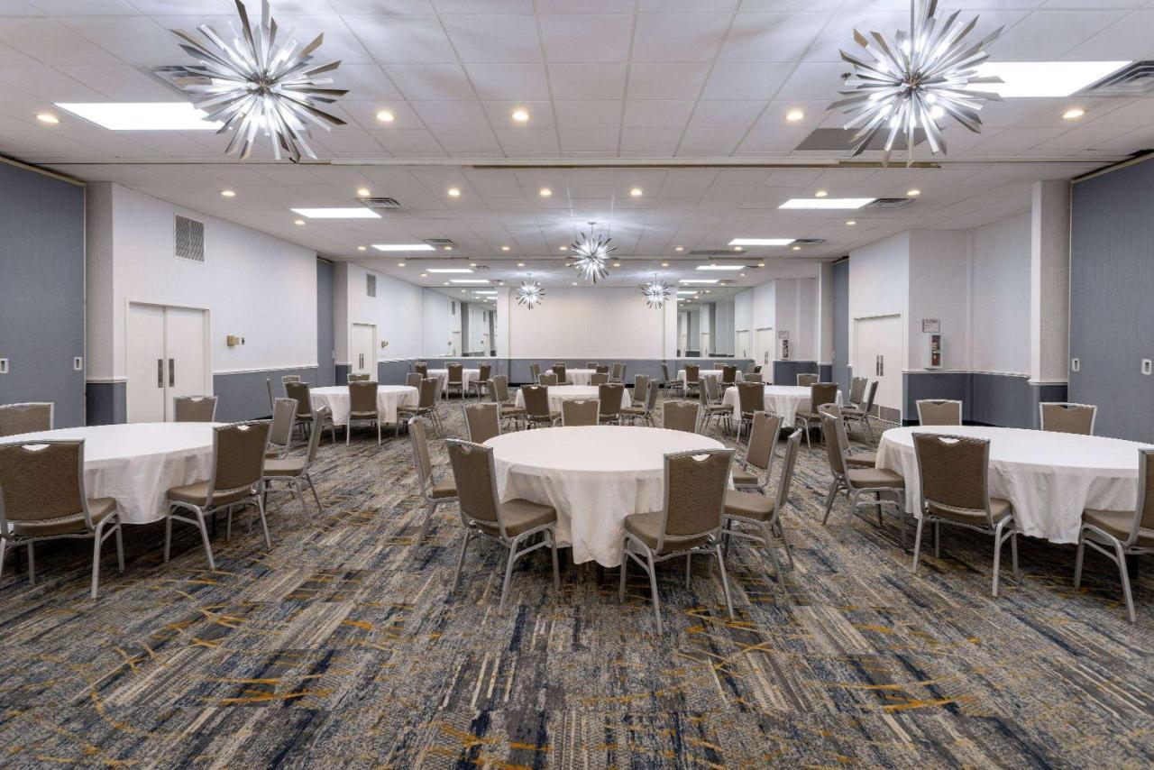 Hotel Baymont By Wyndham White Plains - Elmsford Exterior foto