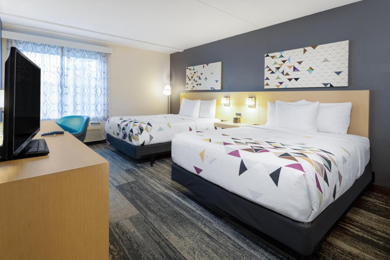 Hotel Baymont By Wyndham White Plains - Elmsford Exterior foto