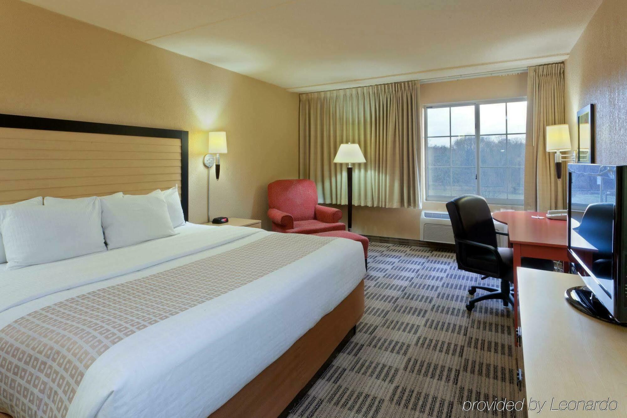 Hotel Baymont By Wyndham White Plains - Elmsford Exterior foto