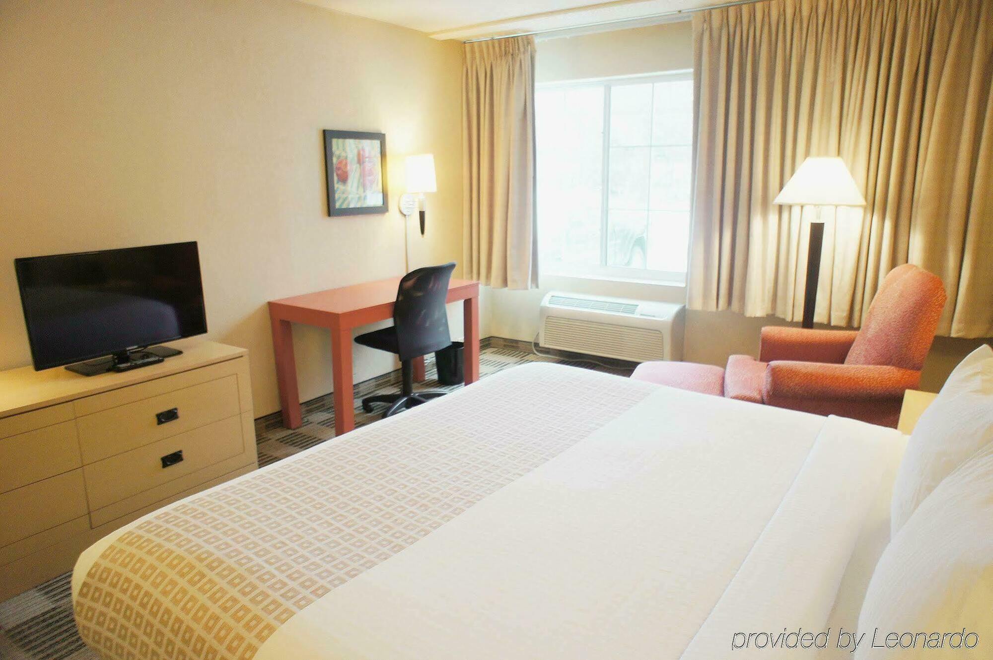 Hotel Baymont By Wyndham White Plains - Elmsford Exterior foto